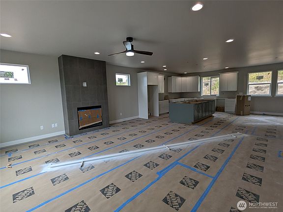 3rd image of 4420 Blackstone Way