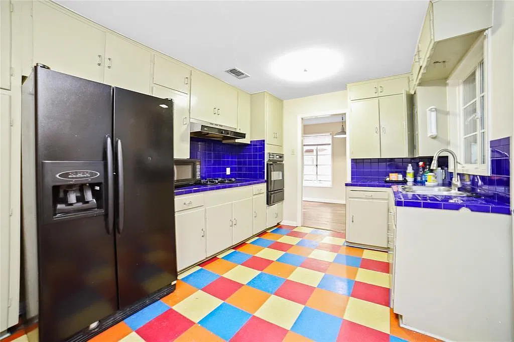 4 bed, 2.0 bath, 1417 sqft, $2,600 — Photo 3