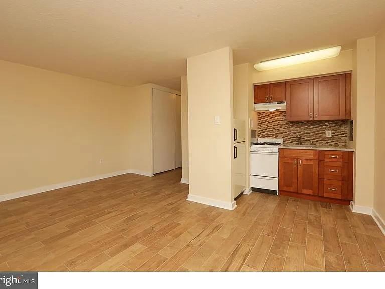2101 Chestnut St #826 — Photo 1