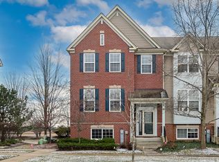 433 Town Center Blvd, Gilberts, IL 60136