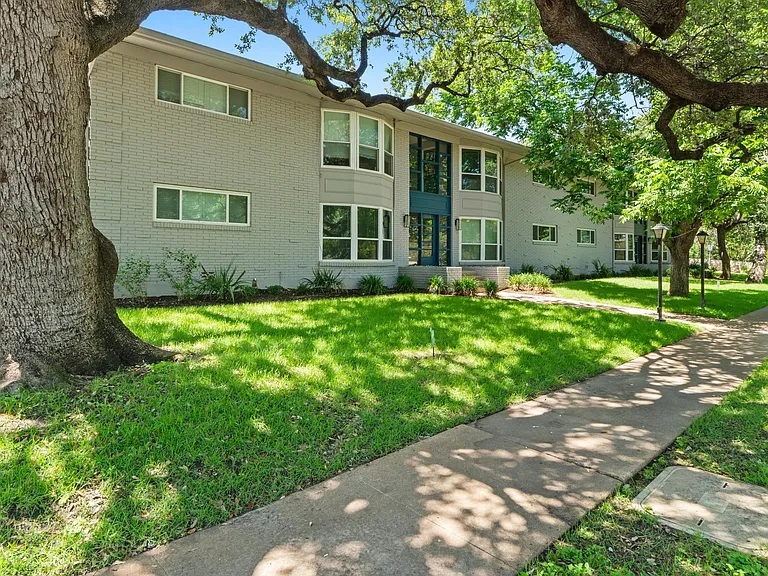 1210 Windsor Rd #220 — Photo 31