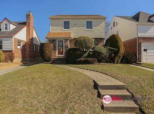 7533 186th St, Fresh Meadows, NY 11366
