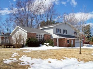 2 Dawn Dr, Glenville, NY 12302