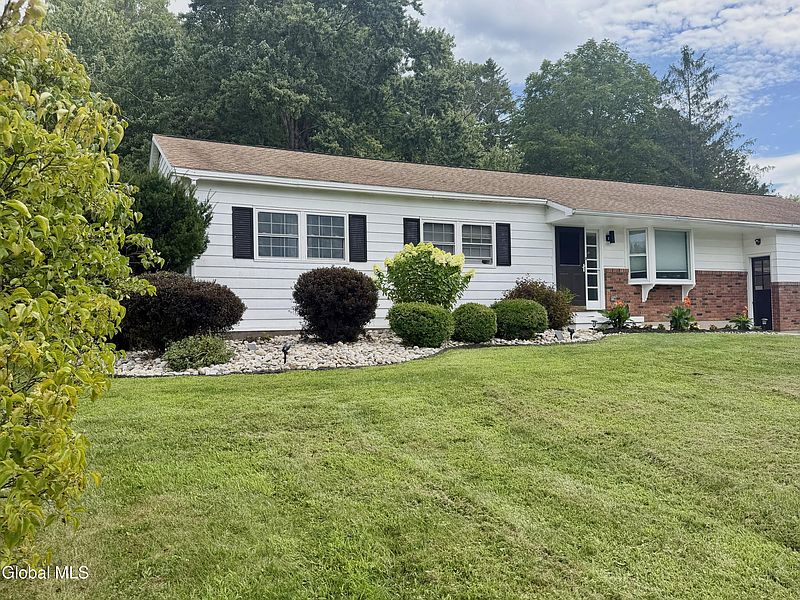 3rd image of 110 Country Ridge Court