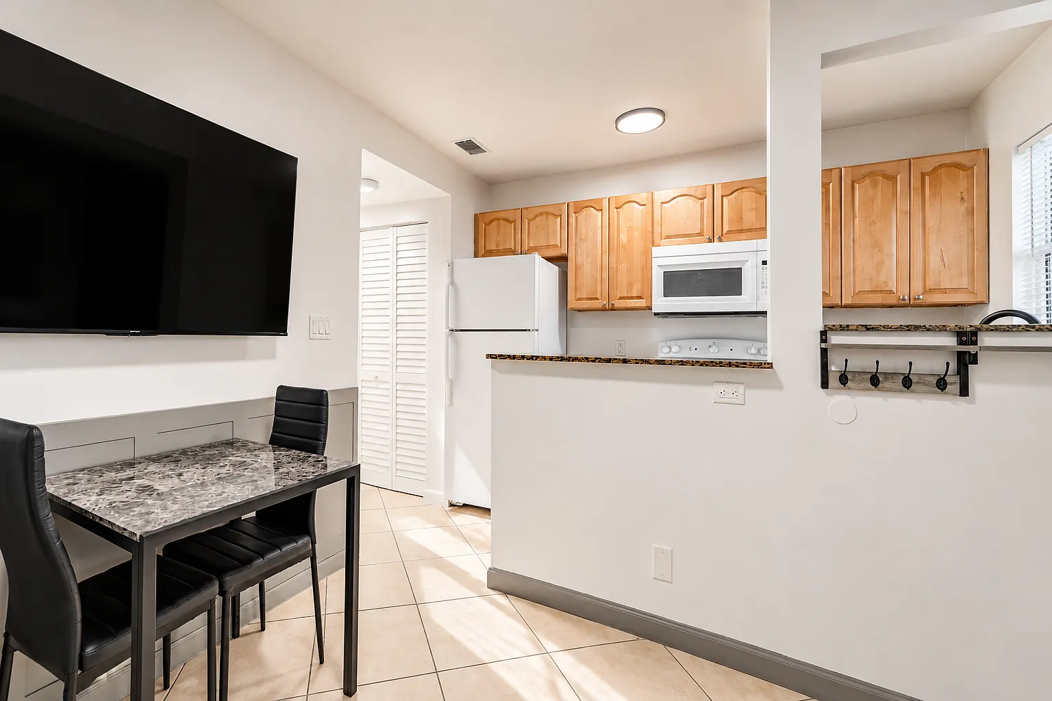 Pom Haus - 902 - 23 — Photo 2