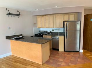 516 Green St APT 2A, Cambridge, MA 02139