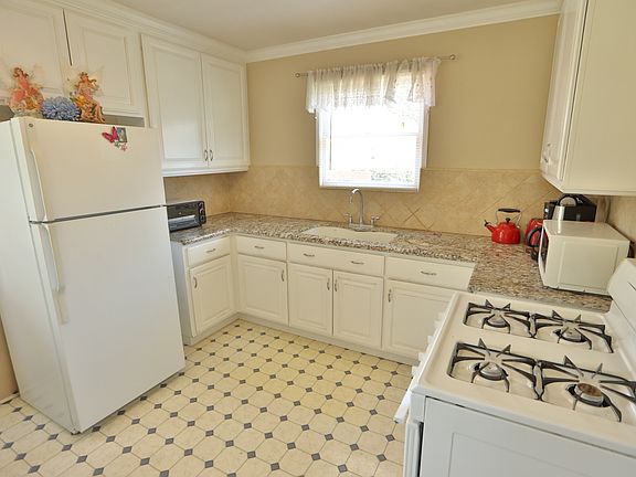 2nd image of 7209 Gretna Ave