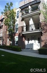 1st image of 706 W 1st St