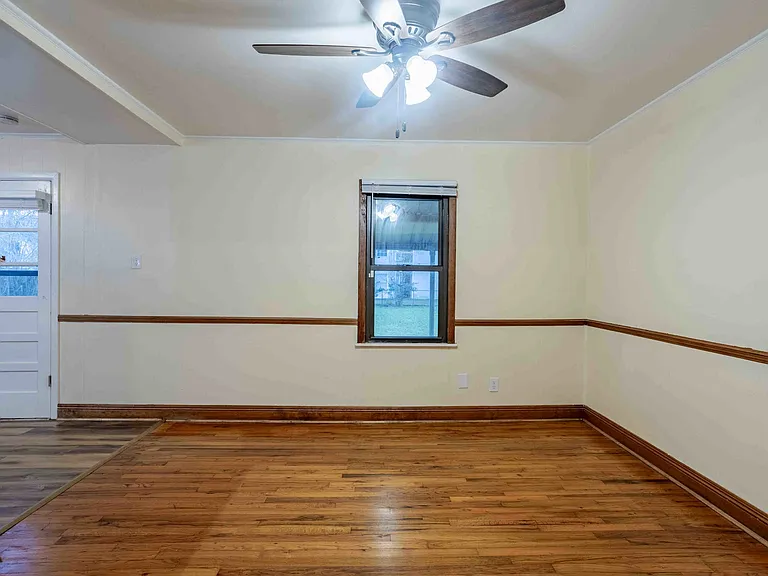211 Lana Dr — Photo 9