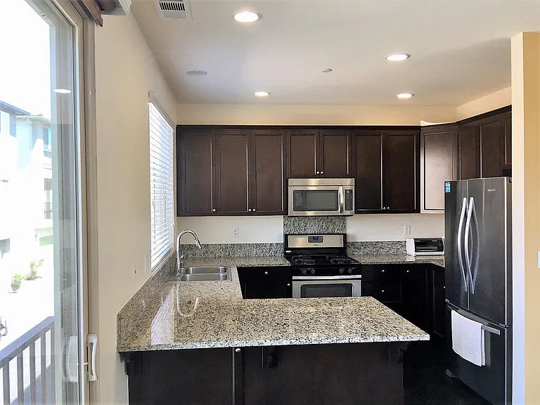 12026 Fairmont Ct — Photo 8