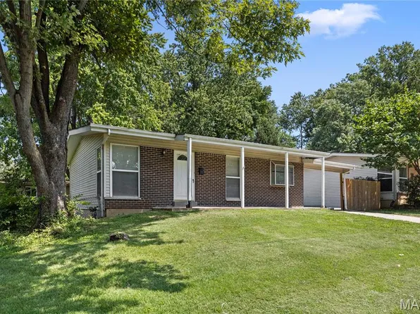 1105 Apache Dr, Florissant, MO 63033