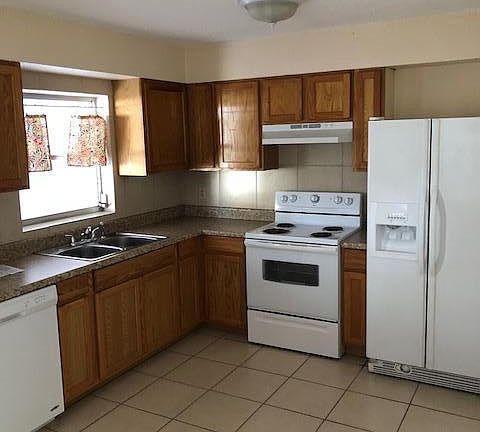 3rd image of 1402 Palm Dr