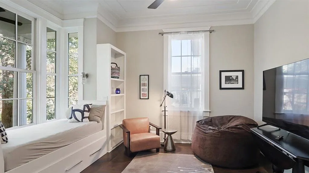 6 bed, 5.5 bath, 4182 sqft, $18,000 — Photo 3