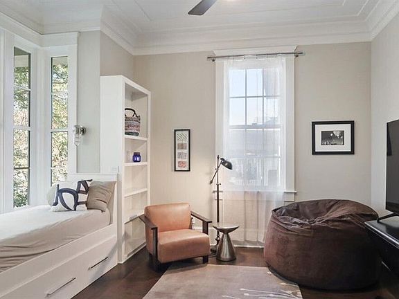 3rd image of 1013 Euclid Ave NE