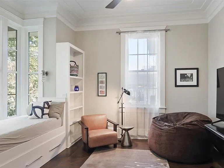 1013 Euclid Ave NE — Photo 3