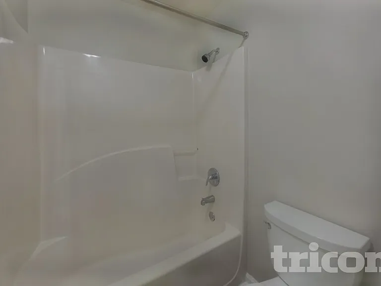 1916 Hillspring Ln — Photo 14