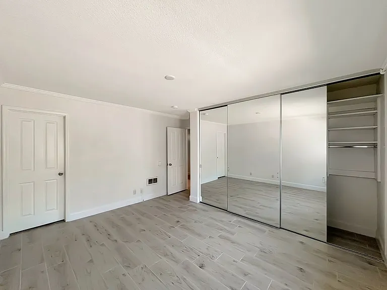 8503 Villa La Jolla Dr #J — Photo 18