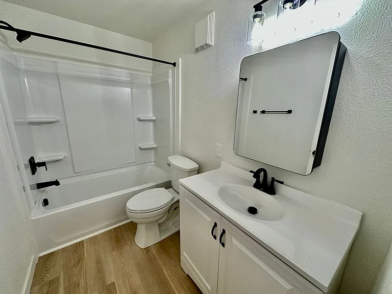 2022 W Dean Ave — Photo 12