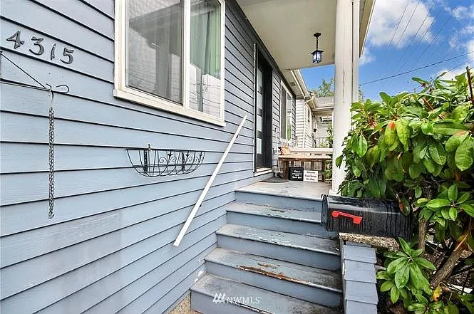 5 bed, 2400 sqft, $5,500 — Photo 2