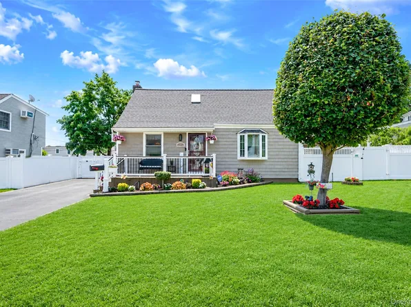 7 Farmedge Road, Bethpage, NY 11714