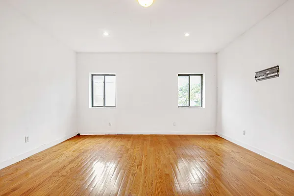 Sold by Davis & Associates Realty Inc | media 31