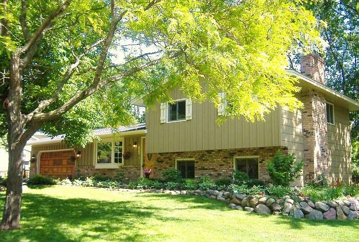 1st image of 1028 W River Pkwy