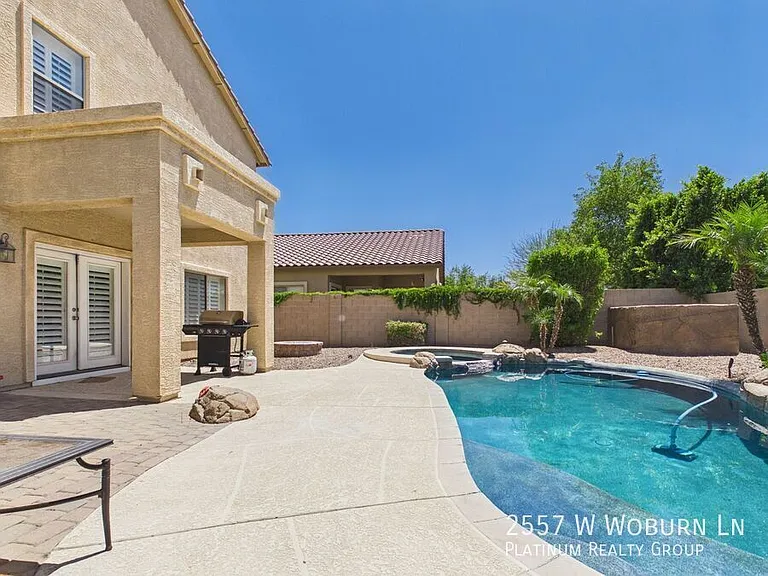 2557 W Woburn Ln — Photo 30