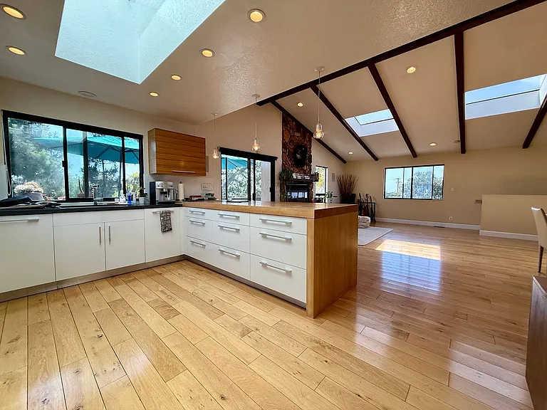 4221 Hill St — Photo 11