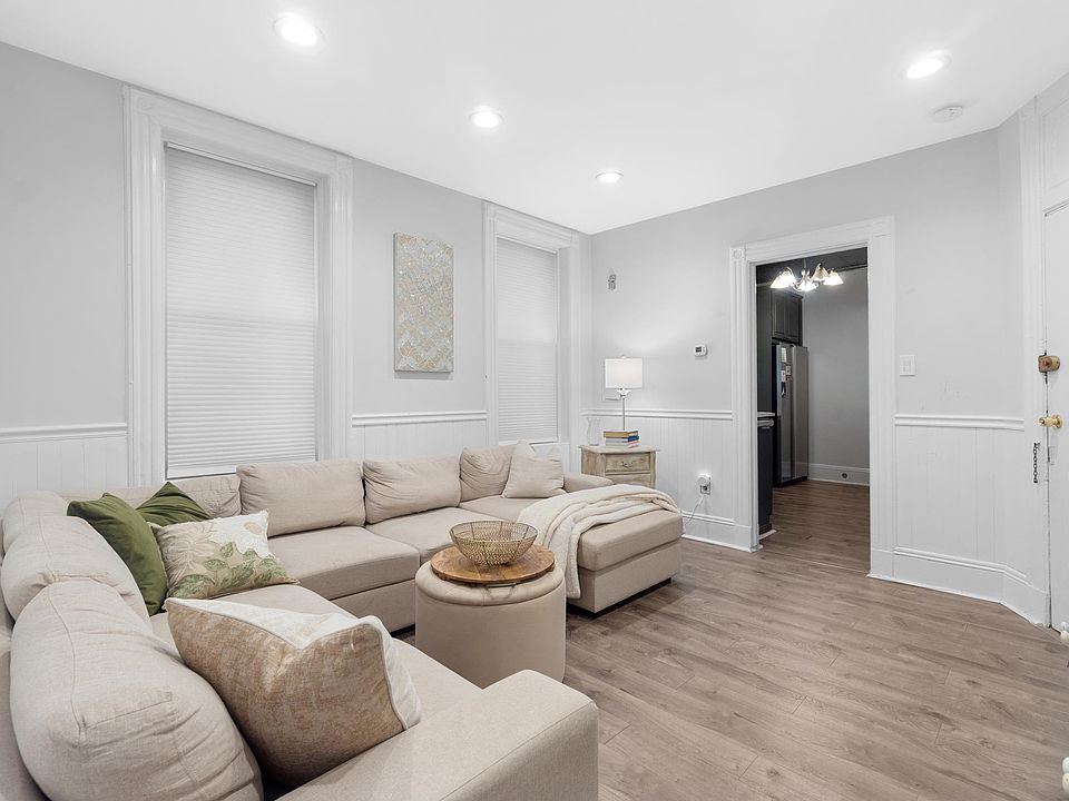 1st image of 723 Willow Ave #2R