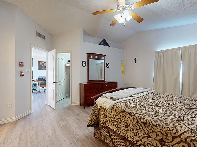 3249 Emerald Point Dr — Photo 23