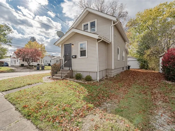 826 Ravenswood St, Akron, OH 44306