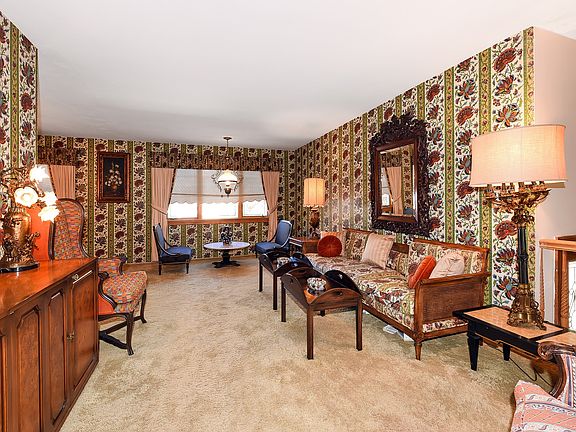 3rd image of 337 Whitman Dr