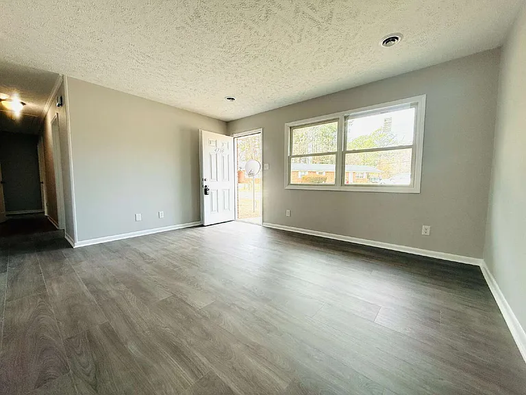 4736 Rosehill Rd — Photo 4