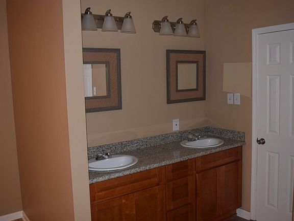 Double sinks in Master Bathroom