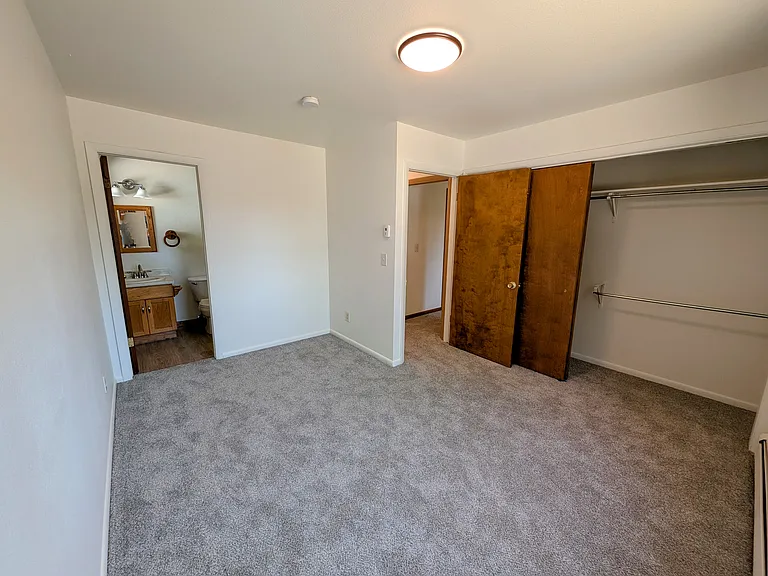430 S 8th St — Photo 4