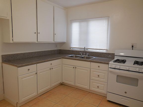 2nd image of 437 Walnut Ave #3