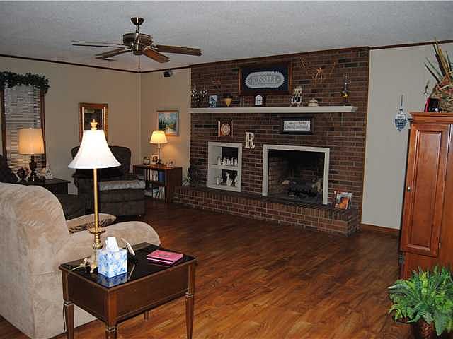 1st image of 417 Rolling Oaks Dr