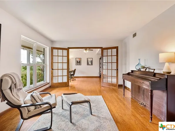 9008 Spring Lake Dr, Austin, TX 78750