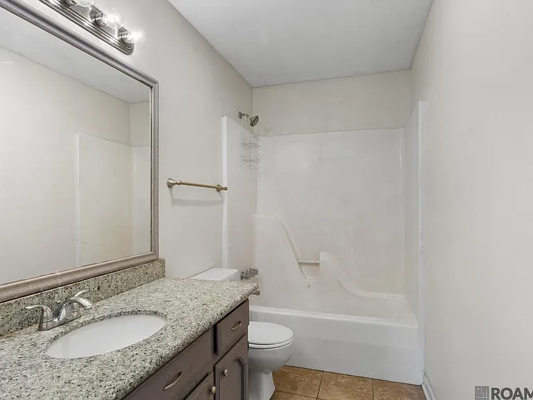 4624 Parkoaks Dr #11 — Photo 8