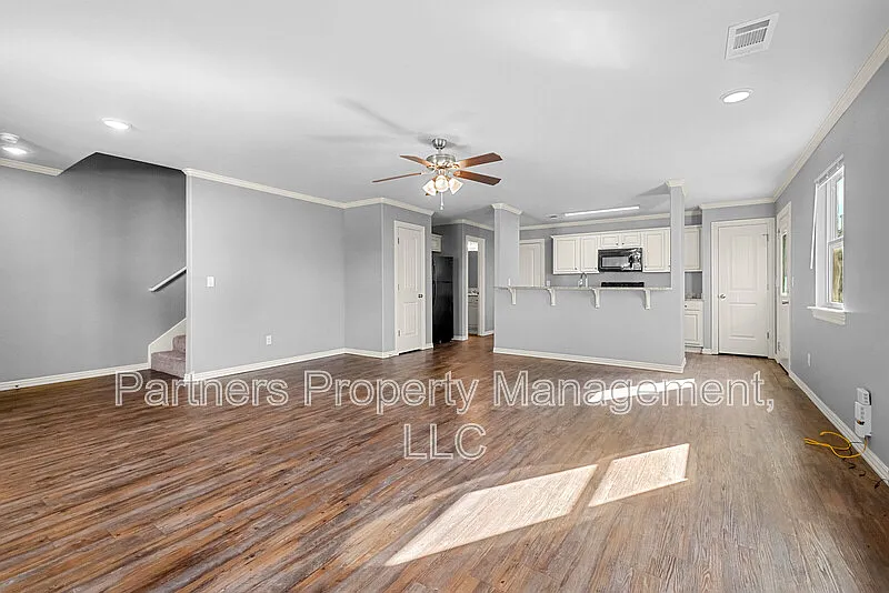 3 bed, 2.5 bath, 1703 sqft, $1,695 — Photo 3