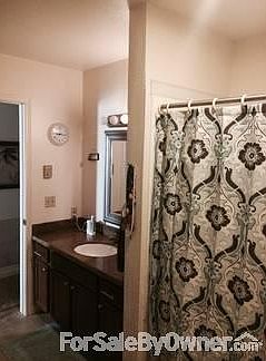 Bathroom w/walk-in shower & lg vanity