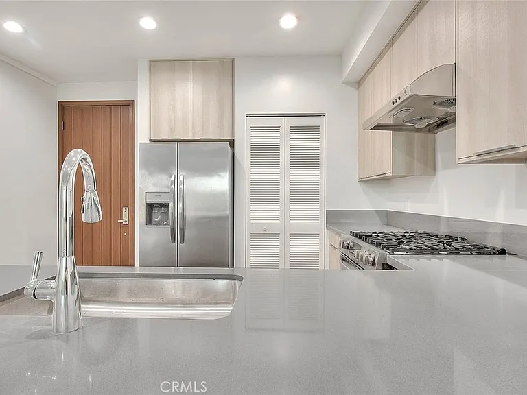 501 W Foothill Blvd #104 — Photo 9