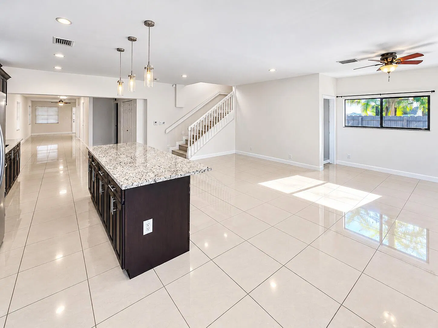 5 bed, 4.0 bath, 2668 sqft, $4,350 — Photo 4
