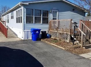 1049 Fernwood Dr, Lockport, NY 14094