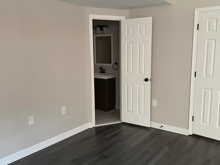 Basement's bathroom