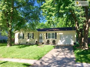 302 NE Richardson Pl, Lees Summit, MO 64086