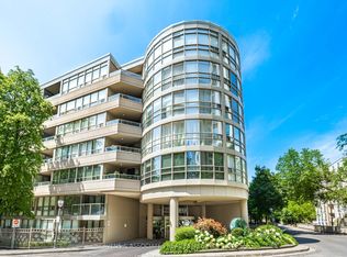 18 Lower Village Gate #108, Toronto, ON M5P 3M1