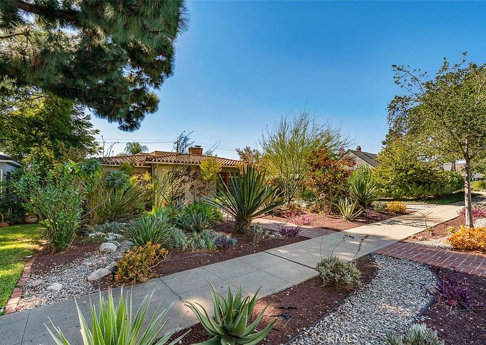 1st image of 2470 Las Lunas St