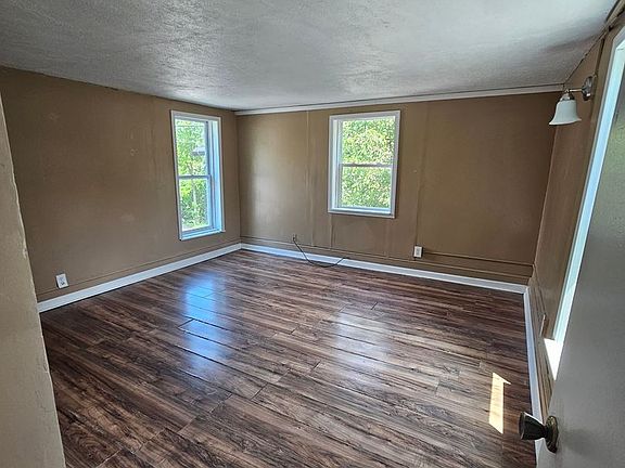 3rd image of 405 Abington St