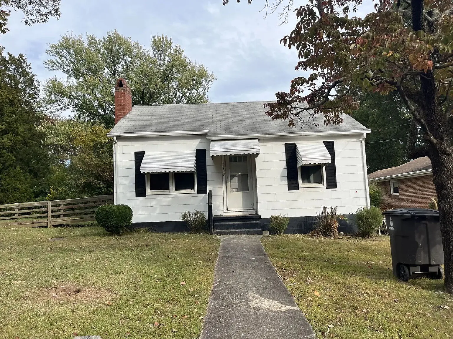 2 bed, 1.0 bath, 724 sqft, $1,250 — Photo 2